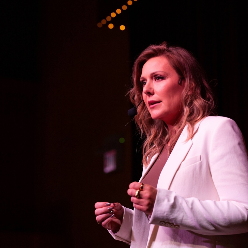 Lara McCulloch, Fractional CMO Toronto